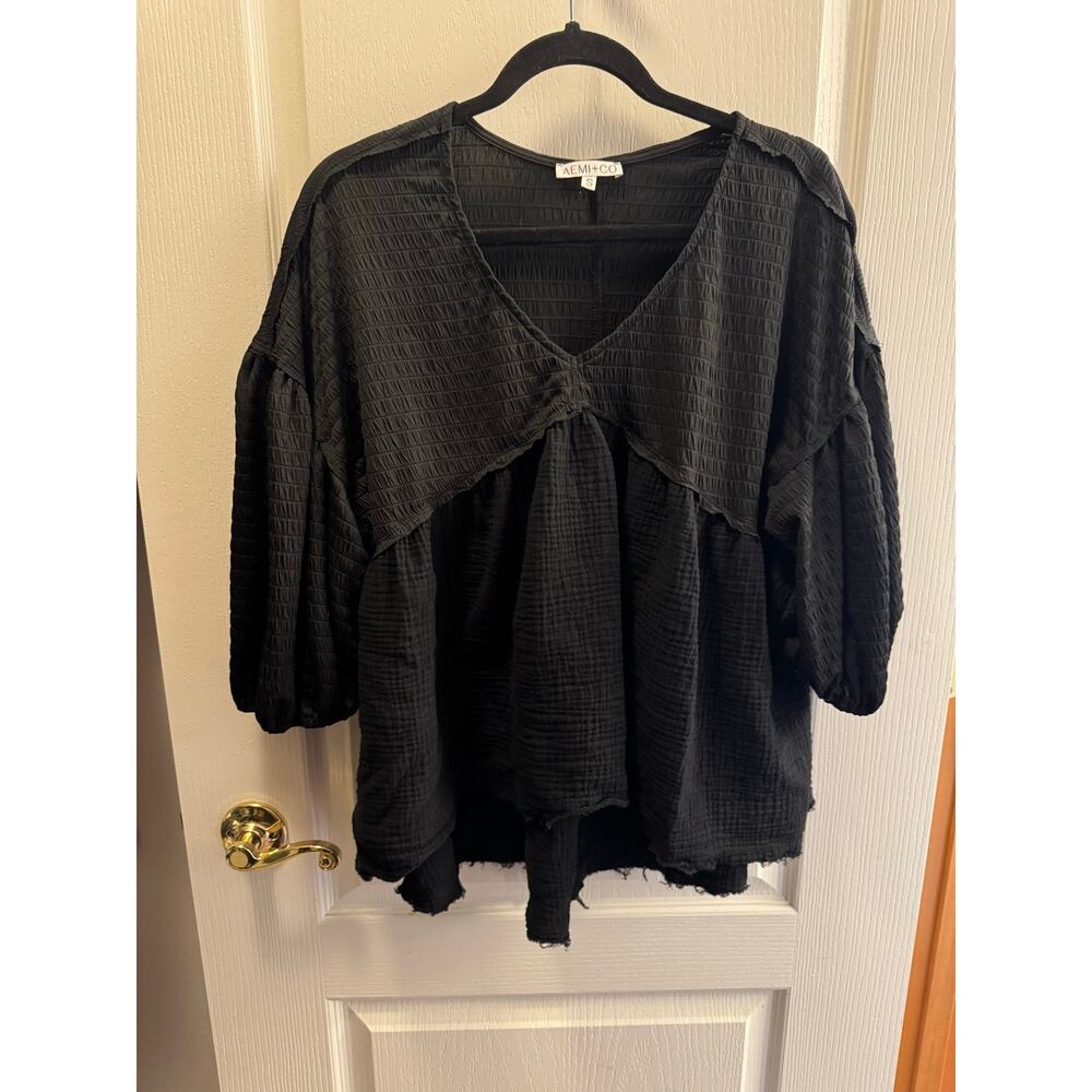 Aemi + Co Black Textured Gauze Babydoll Top Size Small Boho Oversized V-Neck